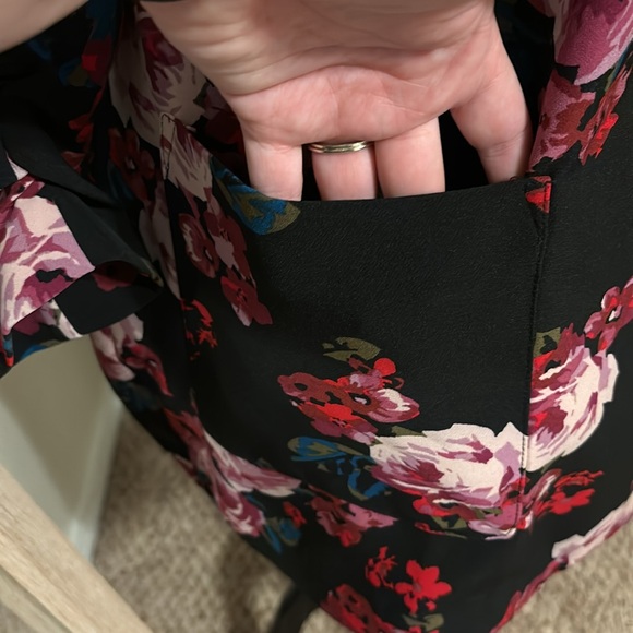 Dressy Floral Blazer 🌸 - Picture 2 of 6